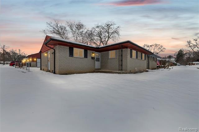 front view picture of 28507 Sunnydale, Livonia, MI. 48154