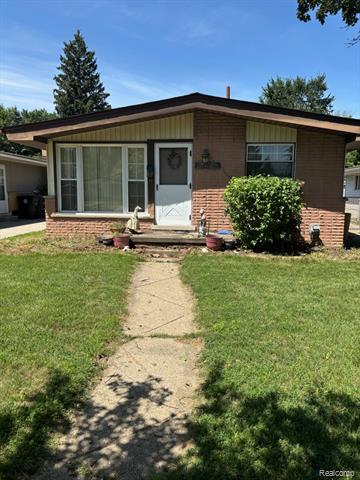 front view picture of 18949 Gillman, Livonia, MI. 48152
