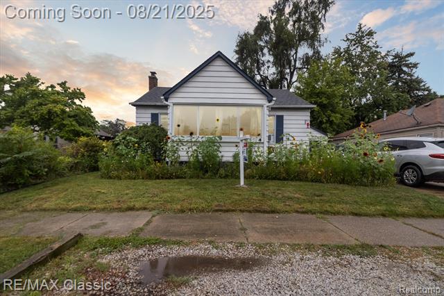 front view picture of 18543 Farmington, Livonia, MI. 48152