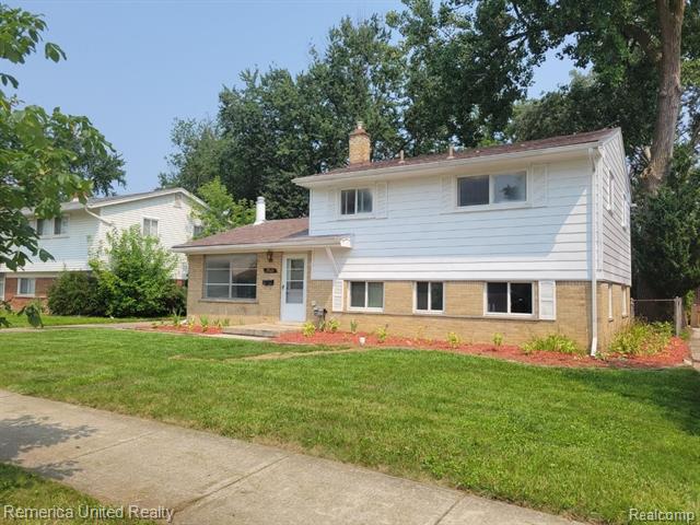 front view picture of 29624 Trancrest, Livonia, MI. 48152