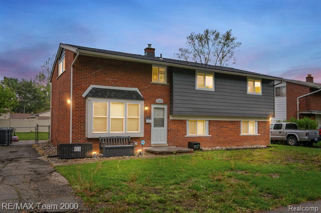 front view picture of 29650 Curtis, Livonia, MI. 48152