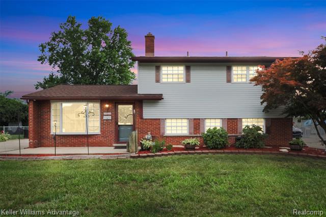 front view picture of 29804 Curtis, Livonia, MI. 48152