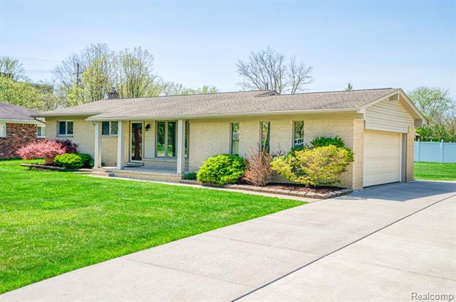 front view picture of 19639 Parkville, Livonia, MI. 48152