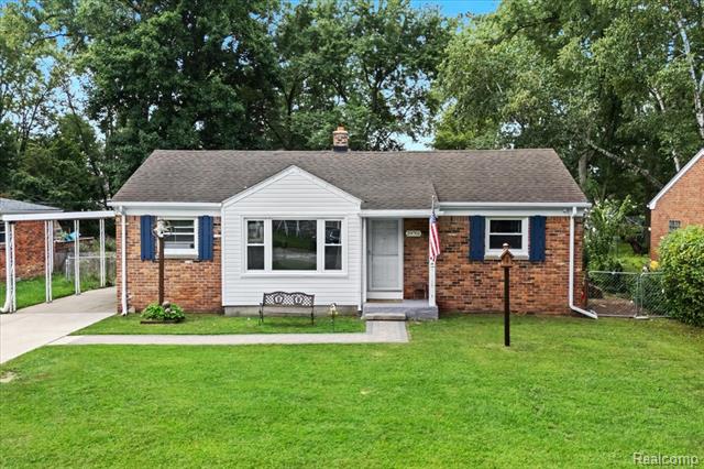 front view picture of 29701 Bretton, Livonia, MI. 48152