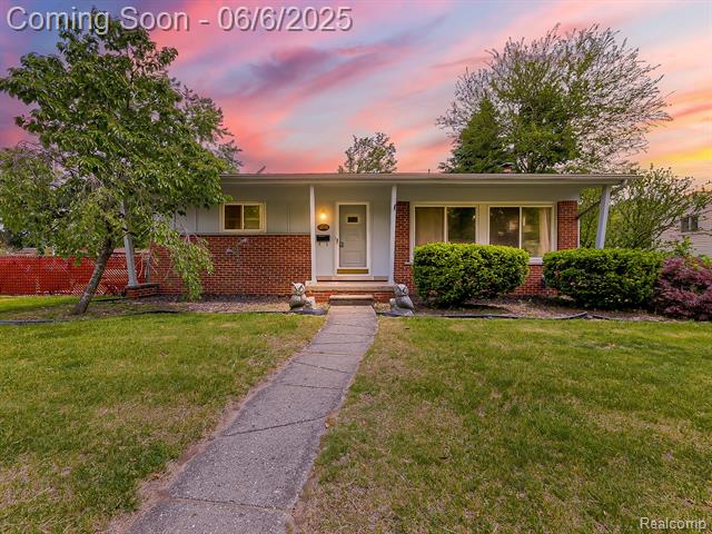 front view picture of 19848 Maplewood, Livonia, MI. 48152