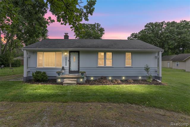 front view picture of 19250 Parkville, Livonia, MI. 48152
