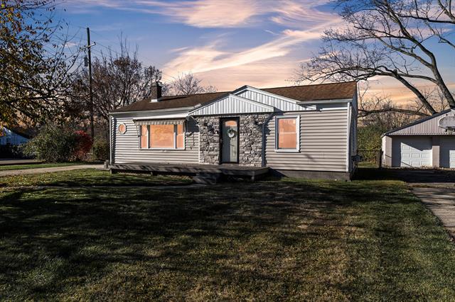 front view picture of 19135 Weyher, Livonia, MI. 48152