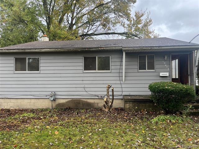 front view picture of 19412 Gaylord, Redford, MI. 48240