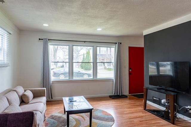 front view picture of 23067 Stauber Ave, Hazel Park, MI. 48030