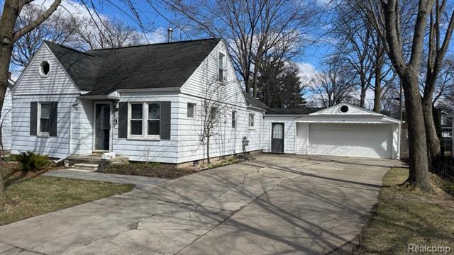 front view picture of 15882 Lennane, Redford, MI. 48239