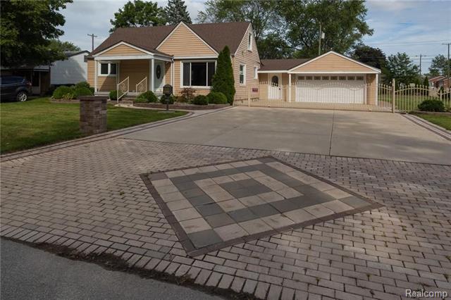 front view picture of 15816 Lenore, Redford, MI. 48239