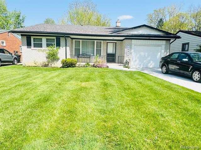 front view picture of 15914 Deering, Livonia, MI. 48154