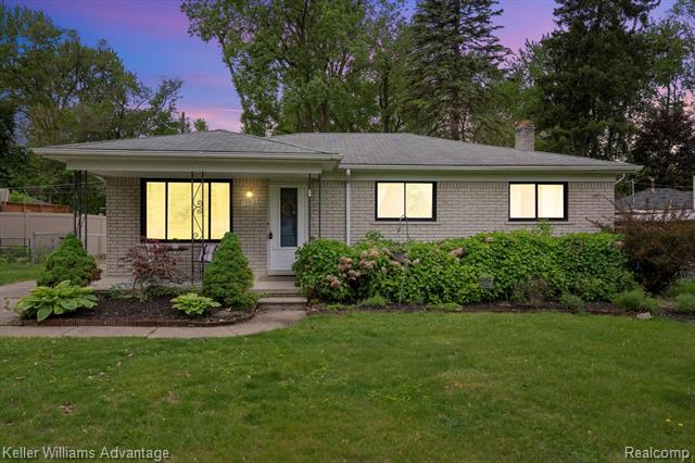 front view picture of 15813 Foch, Livonia, MI. 48154