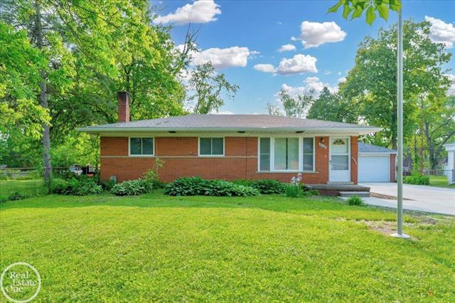 front view picture of 18467 Pershing, Livonia, MI. 48152