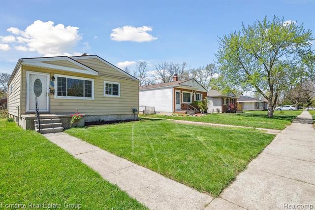 front view picture of 19329 Antago, Livonia, MI. 48152