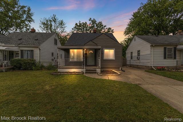 front view picture of 15911 Leona, Redford, MI. 48239