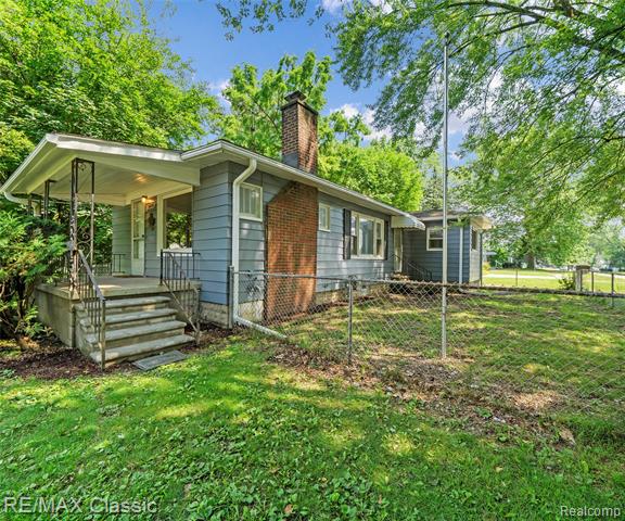 front view picture of 24255 Puritan, Redford, MI. 48239