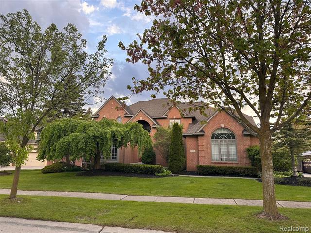 front view picture of 23901 Broadmoor Park Ln, Novi, MI. 48374