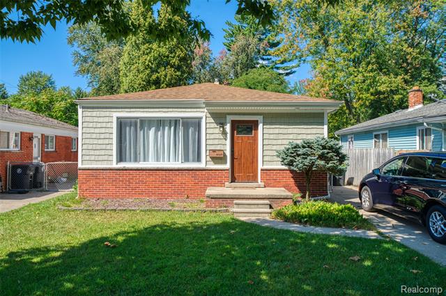 front view picture of 18429 Gillman, Livonia, MI. 48152