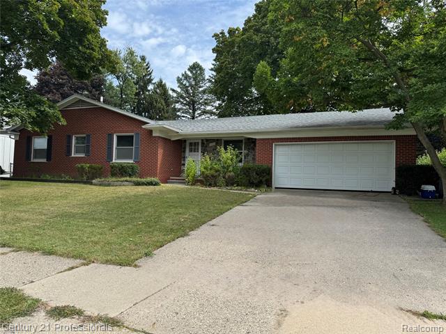 front view picture of 16950 Kinloch, Redford, MI. 48240