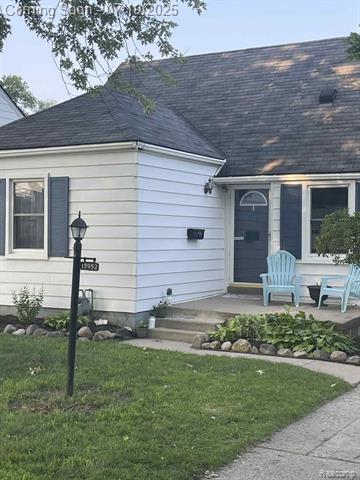 front view picture of 15952 Kinloch, Redford, MI. 48239