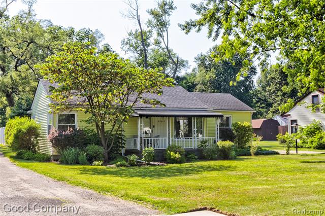 front view picture of 27077 Bennett, Redford, MI. 48240
