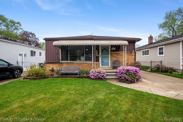 front view picture of 18244 Floral, Livonia, MI. 48152