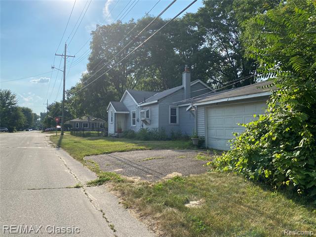 front view picture of 18404 Deering, Livonia, MI. 48152