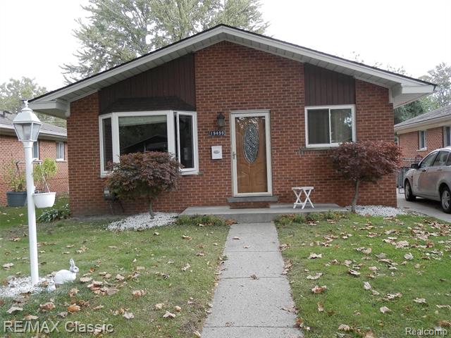 front view picture of 19498 Antago, Livonia, MI. 48152