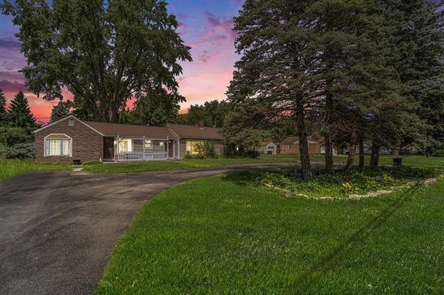 front view picture of 27030 6 Mile Rd, Redford, MI. 48240
