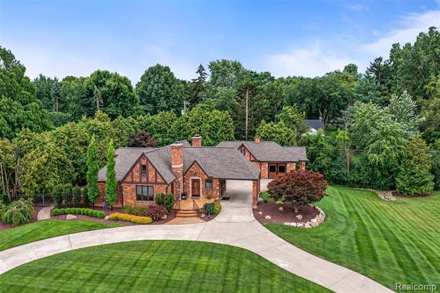 front view picture of 26375 Ross Drive, Redford, MI. 48239