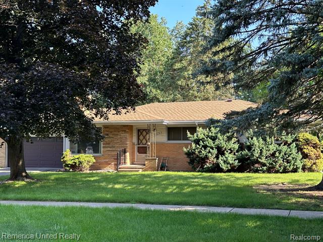 front view picture of 25828 Lyndon, Redford, MI. 48239