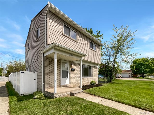front view picture of 17394 Beech Daly, Redford, MI. 48240