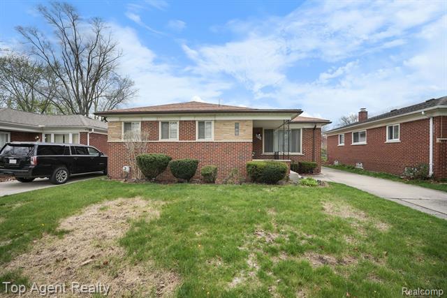 front view picture of 23140 Cloverlawn St, Oak Park, MI. 48237