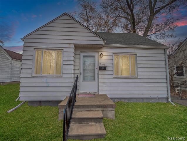 front view picture of 19990 Kinloch, Redford, MI. 48240