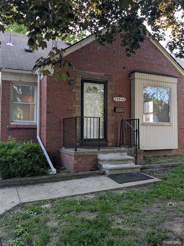 front view picture of 19947 Kinloch, Redford, MI. 48240