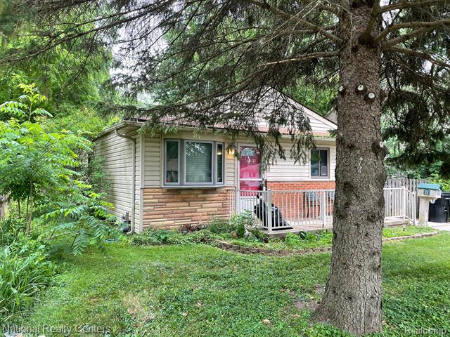front view picture of 18450 Norborne, Redford, MI. 48240