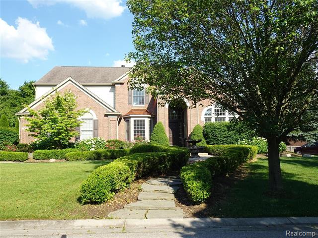front view picture of 17336 Oak Hill Dr, Northville, MI. 48168