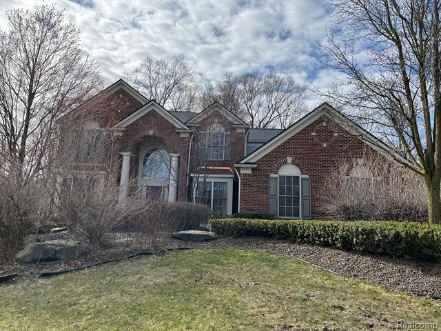 front view picture of 45247 Oak Forest Dr, Northville, MI. 48168
