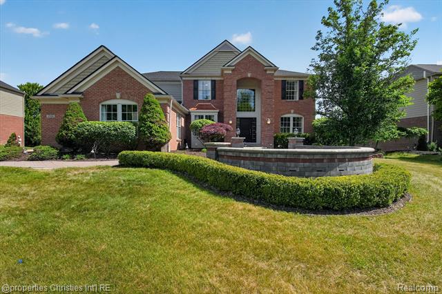 front view picture of 45094 Oak Forest Dr, Northville, MI. 48168