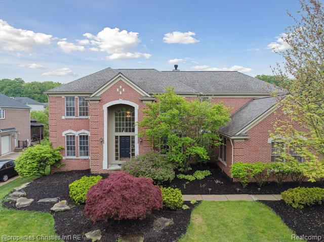 front view picture of 45055 Walnut Ridge Ct, Northville, MI. 48168