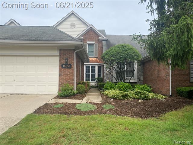front view picture of 16658 Country Knoll Dr Village Run Dr, Northville, MI. 48168