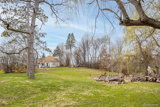 front view picture of 40205 6 Mile Rd, Northville, MI. 48168