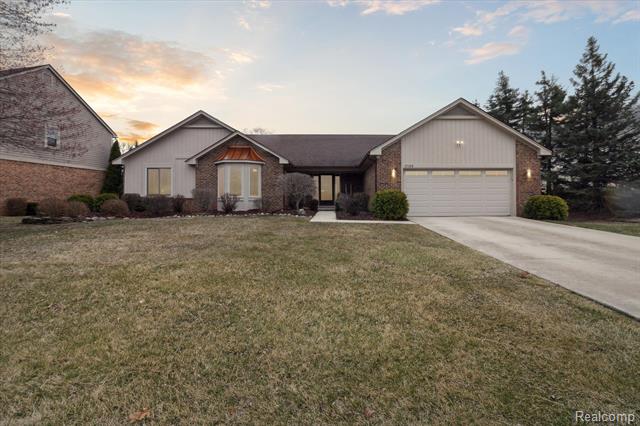 front view picture of 17108 Maple Hill Dr, Northville, MI. 48168