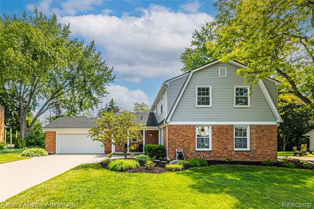 front view picture of 16772 Dundalk Ct, Northville, MI. 48168
