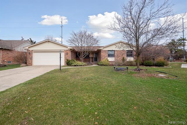 front view picture of 17018 White Haven Dr, Northville, MI. 48168