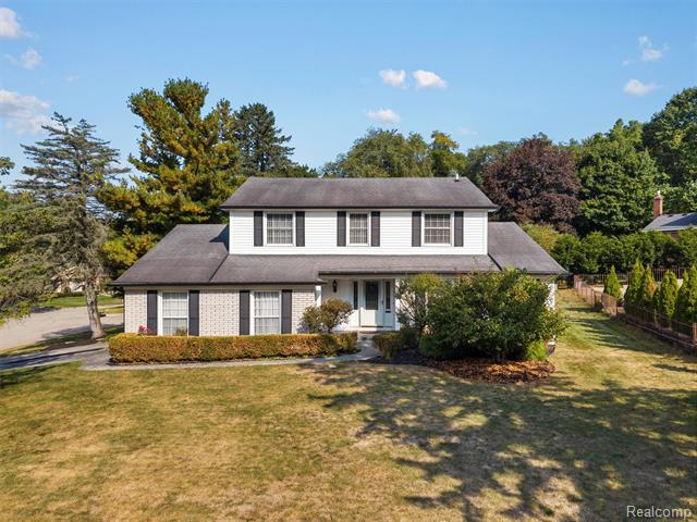 front view picture of 42881 Inverness Ct, Northville, MI. 48168