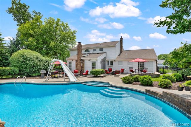 front view picture of 43115 Whisper Ct, Northville, MI. 48168