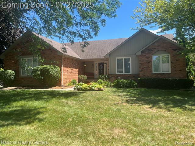 front view picture of 17610 Farmcrest Ln, Northville, MI. 48168