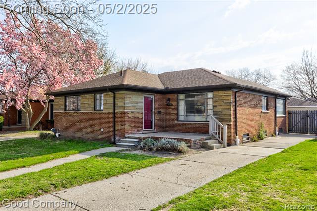 front view picture of 23160 Harding Ave, Oak Park, MI. 48237